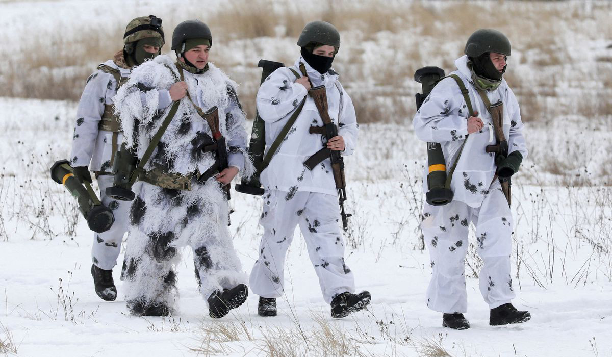 Ukrainian service members
